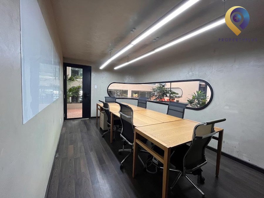W Business Center 200 Pasteur